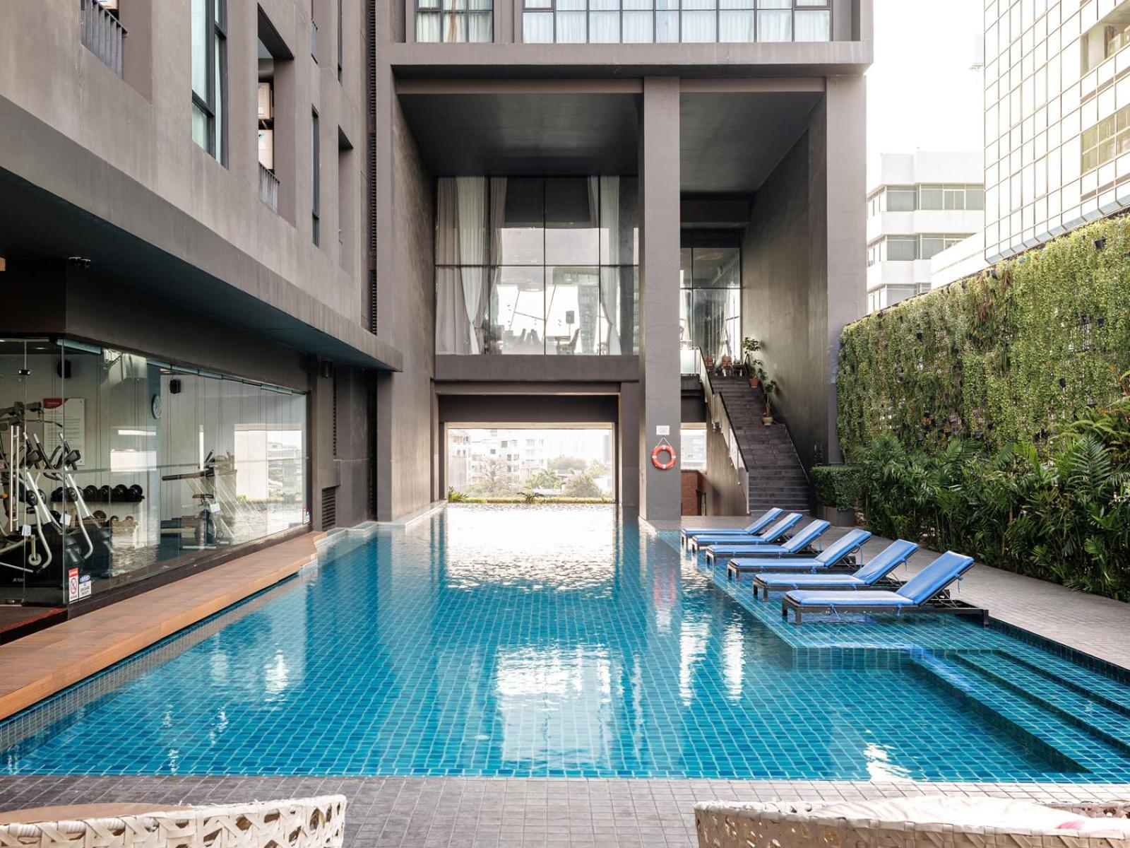 Estella Ekkamai Bangkok Exterior foto